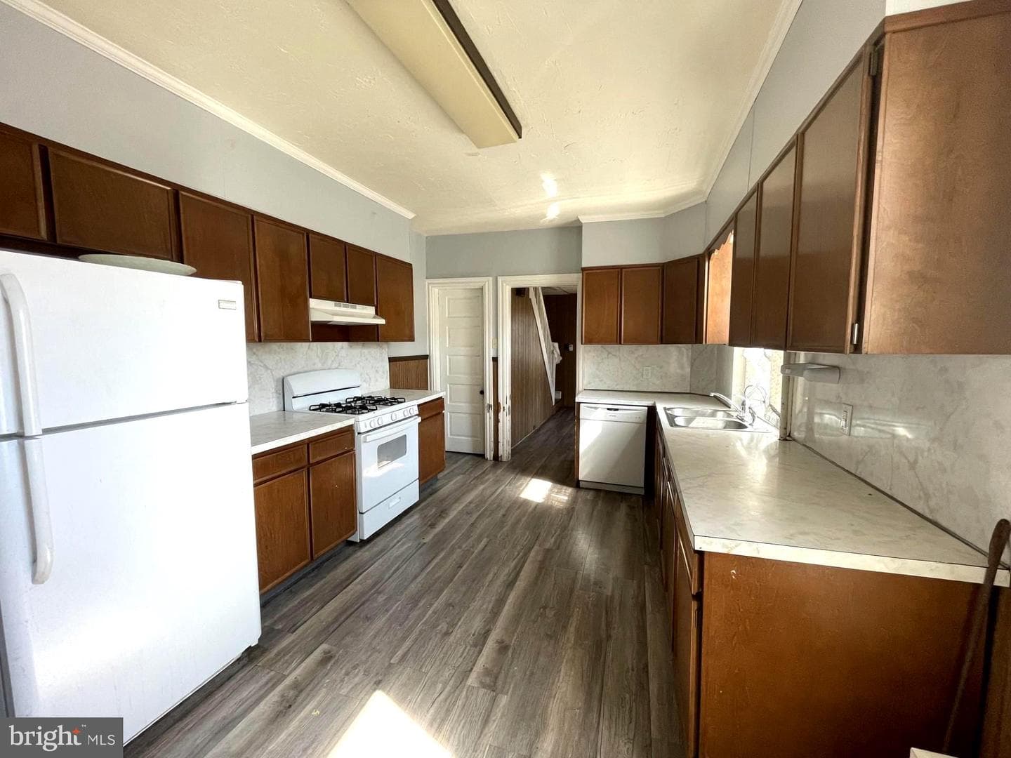 1136 E South Street photo 4
