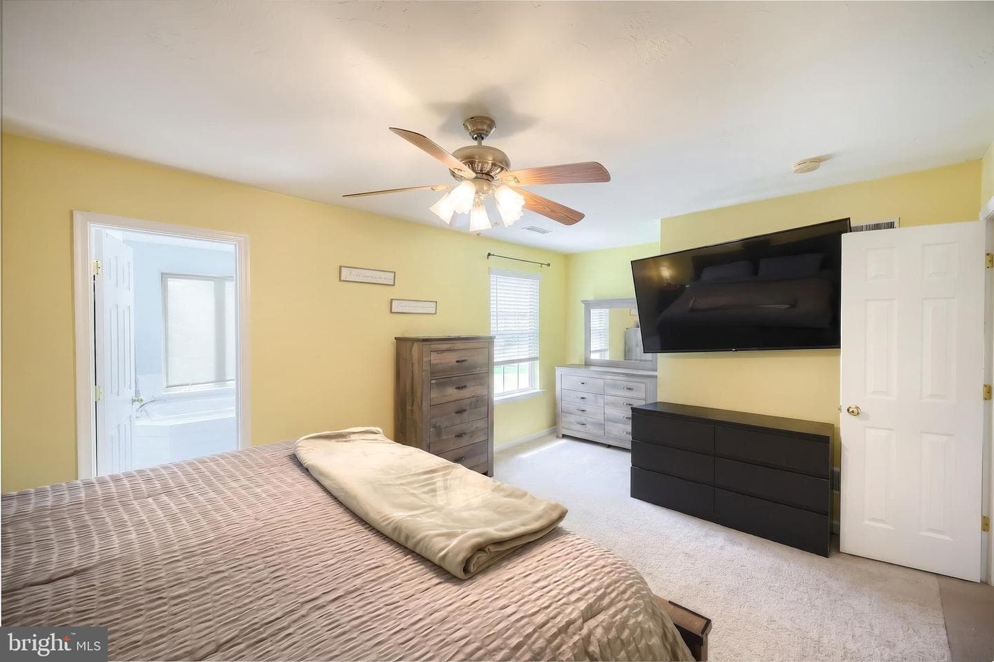95 Colonial Drive photo 12