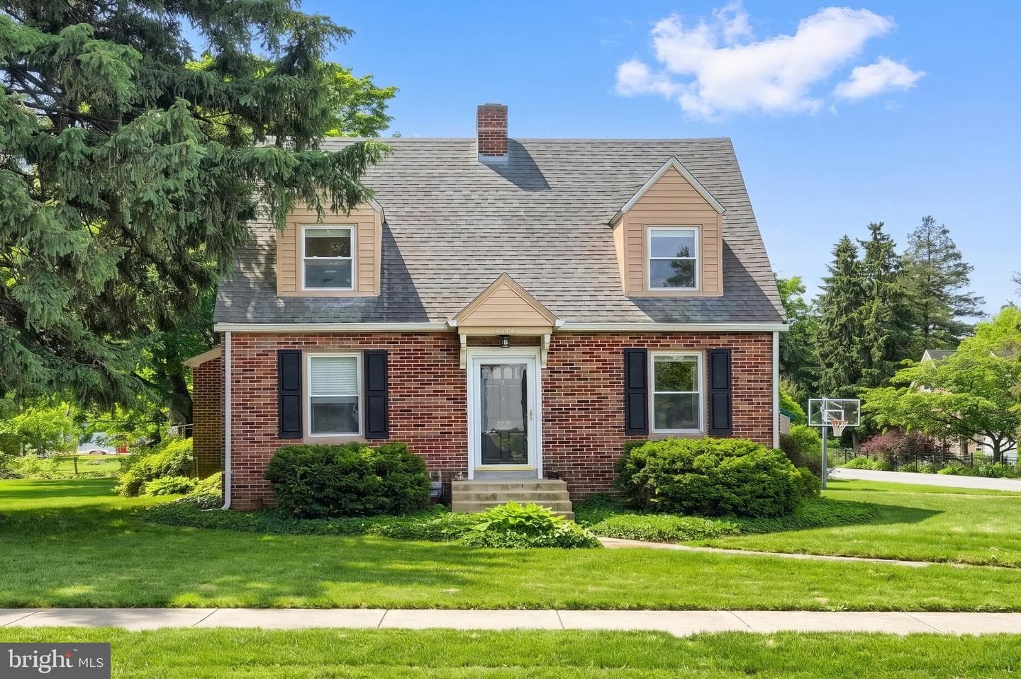 1100 Grandview Road photo 2