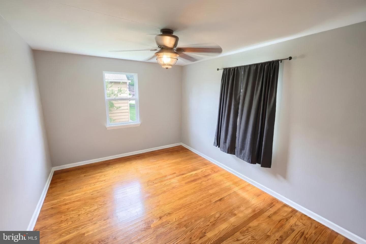 724 Village Road photo 17