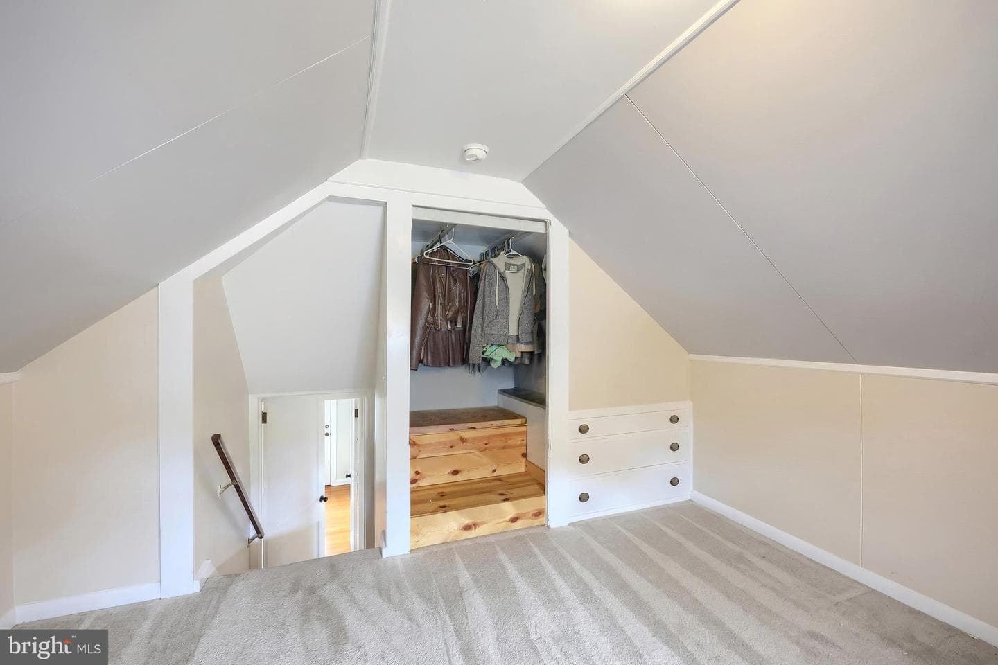 724 Village Road photo 23