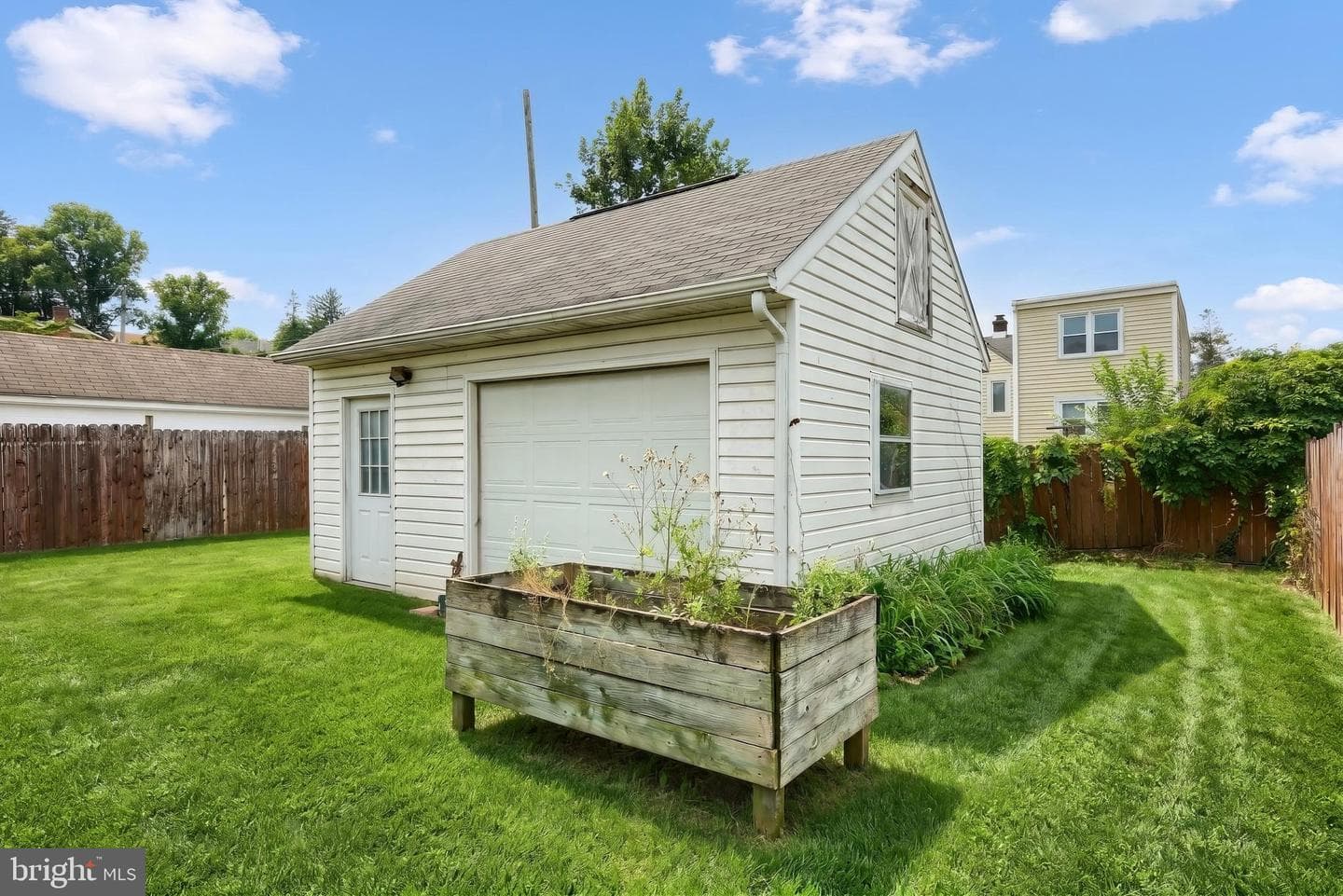 724 Village Road photo 9