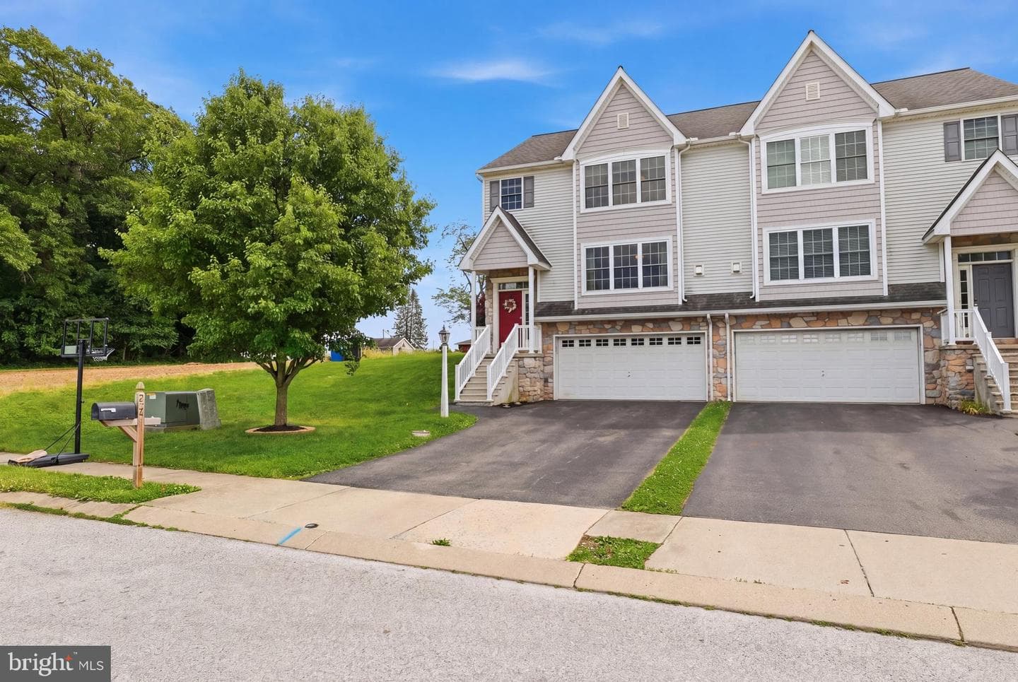 560 Nantucket Drive photo 3