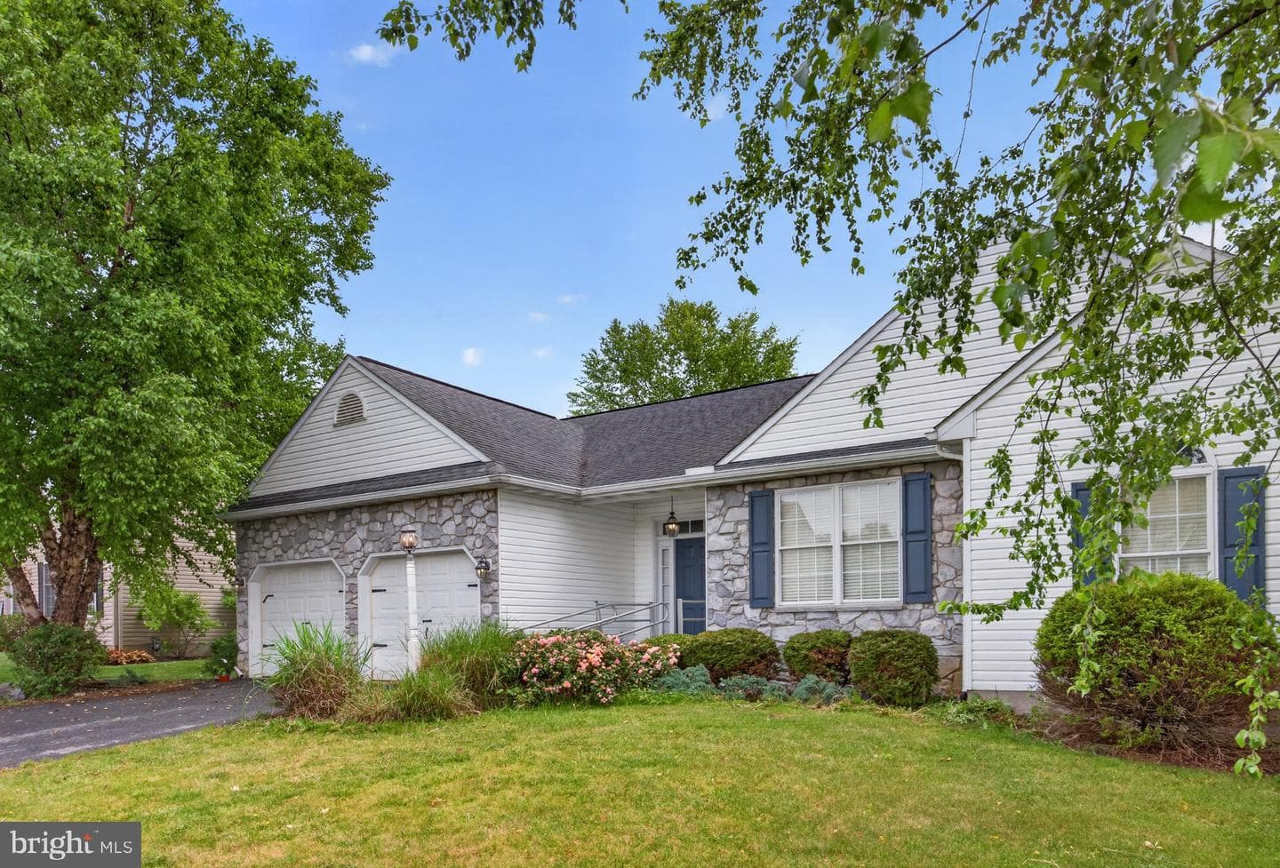 275 Silver Maple Court photo 2