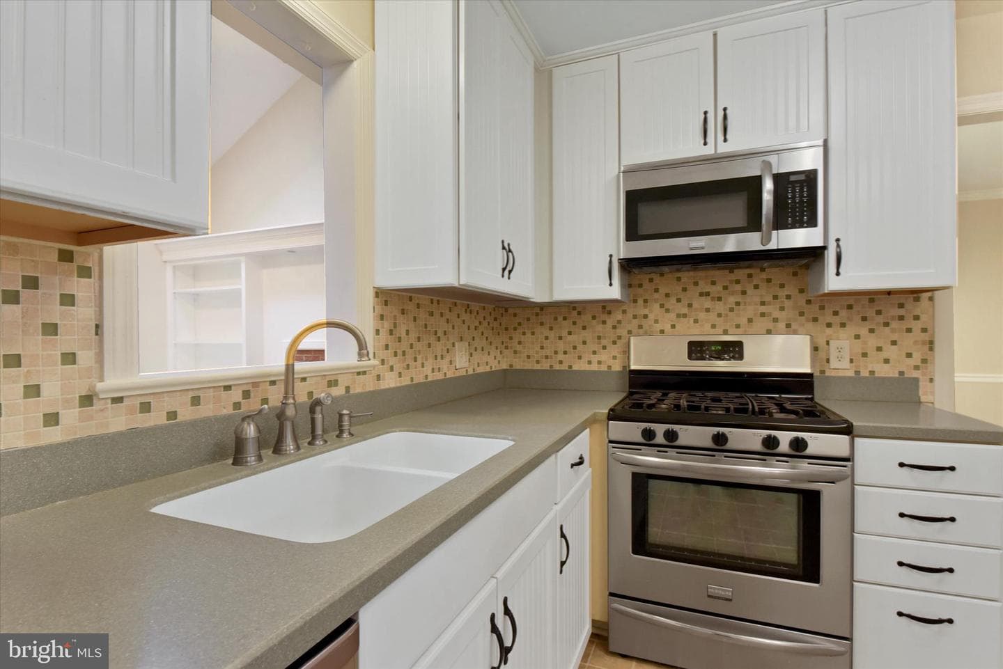 2780 Carlton Place photo 7
