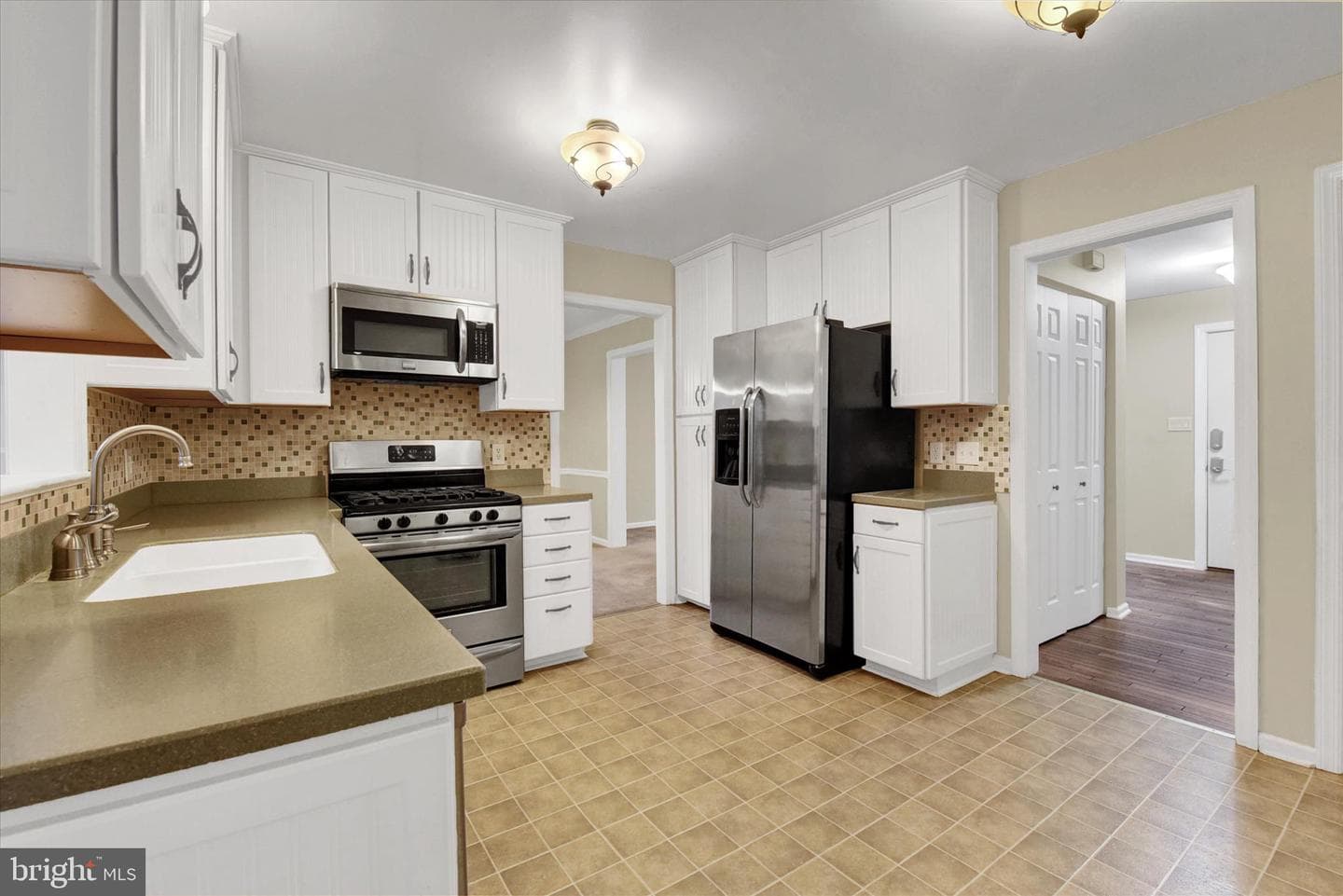 2780 Carlton Place photo 8