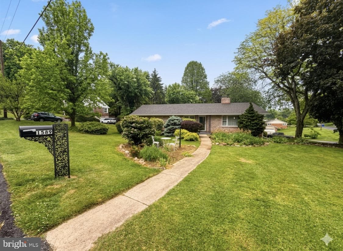 1589 Hollywood Parkway, York