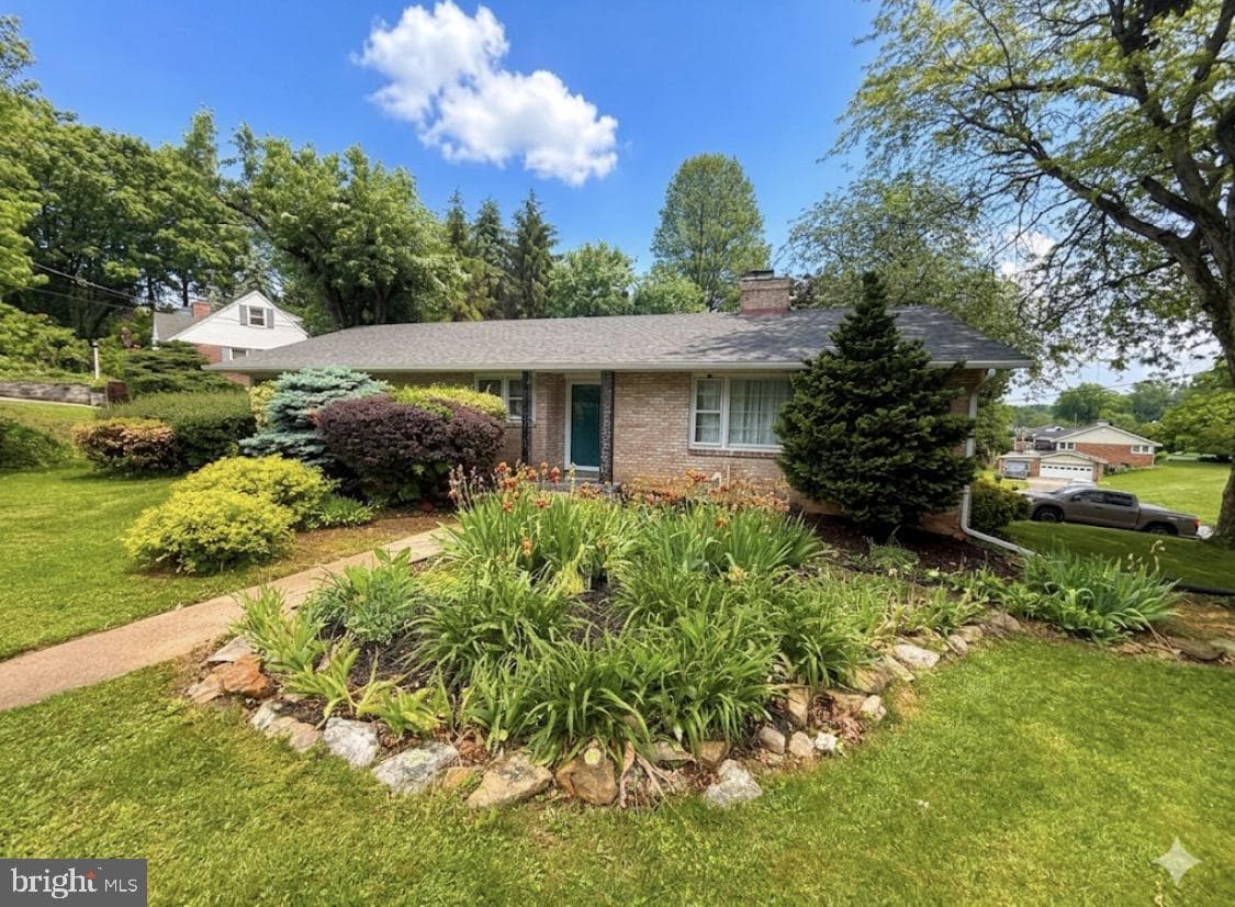 1589 Hollywood Parkway, York