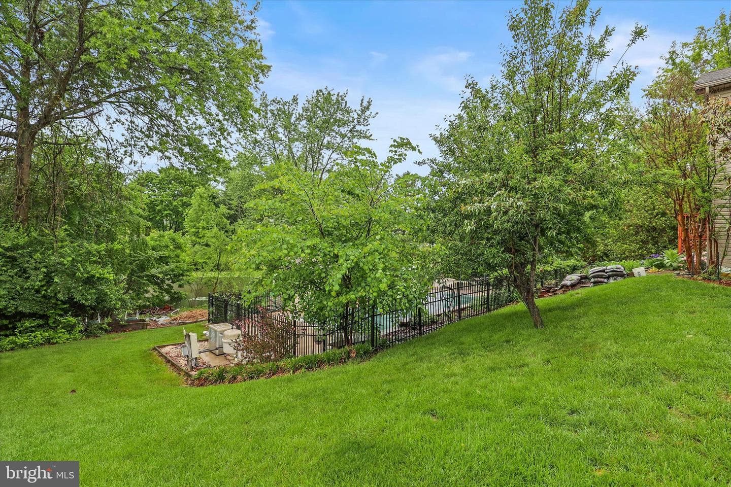 25 Cornell Drive photo 110