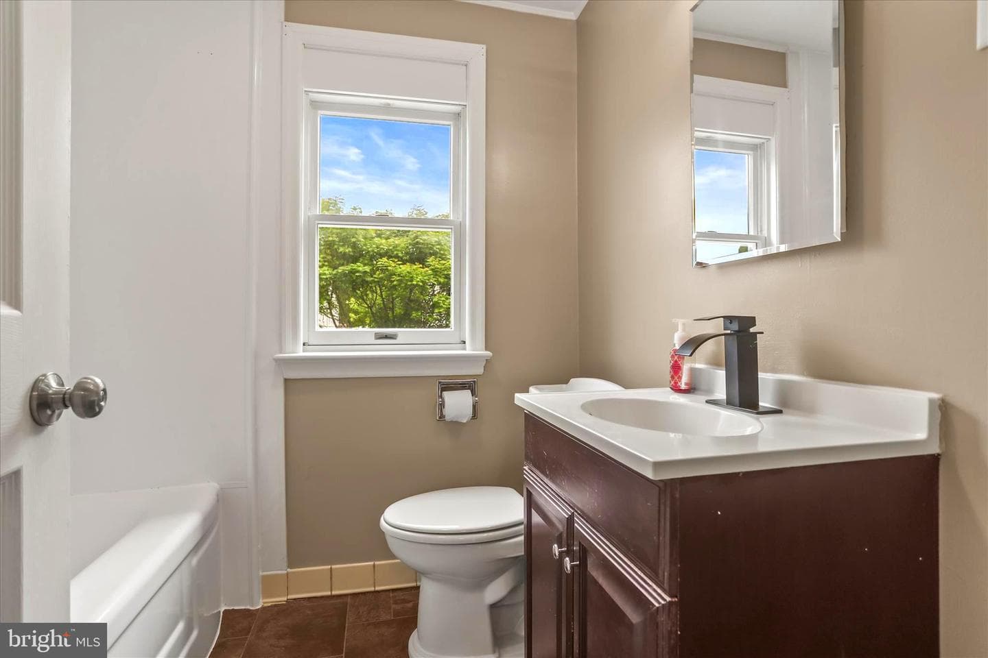 2515 N George Street photo 11