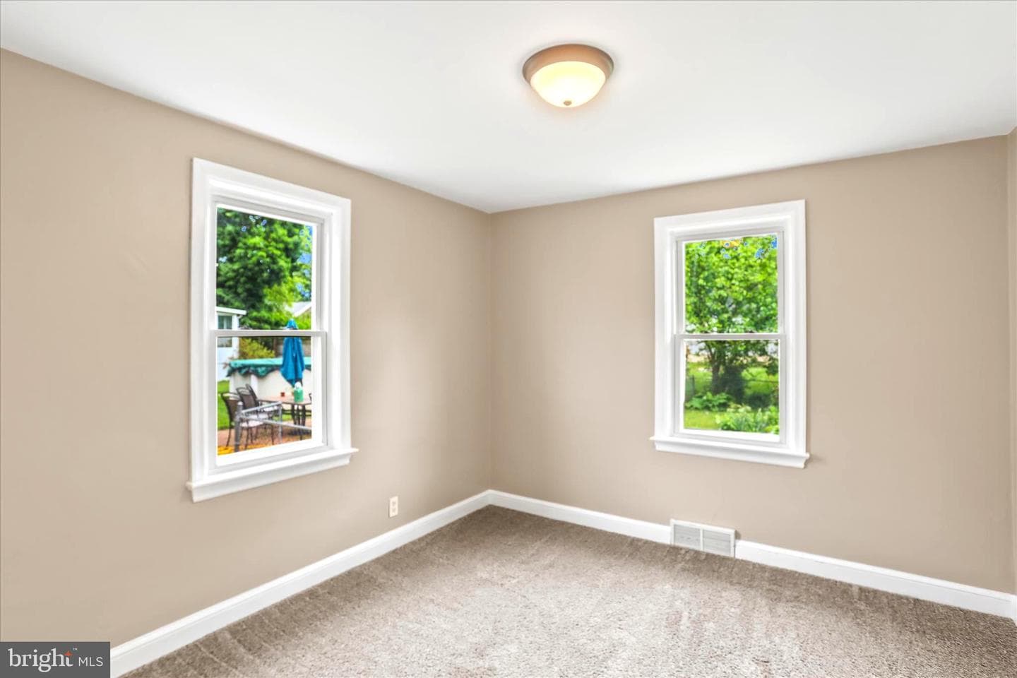 2515 N George Street photo 13