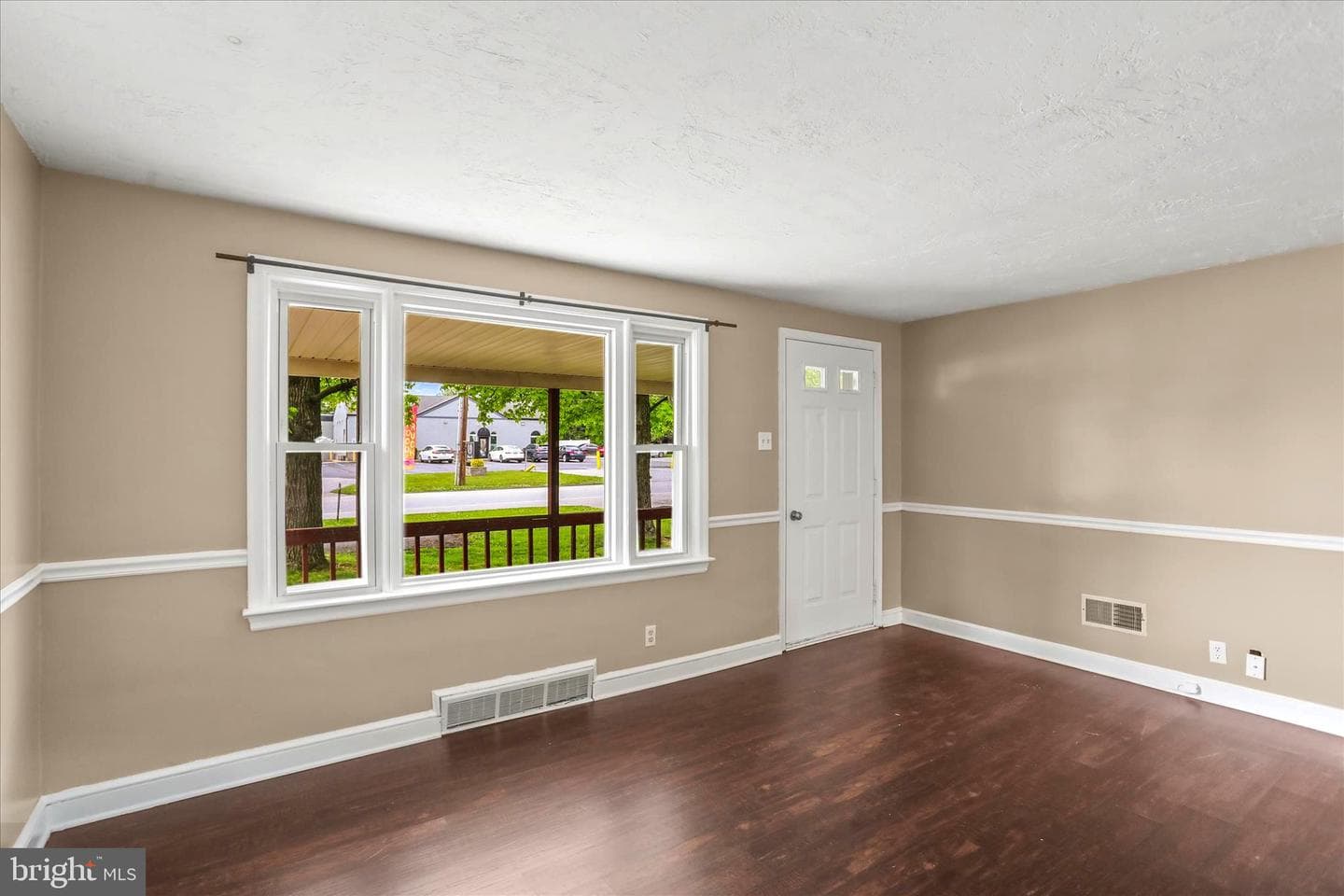 2515 N George Street photo 5