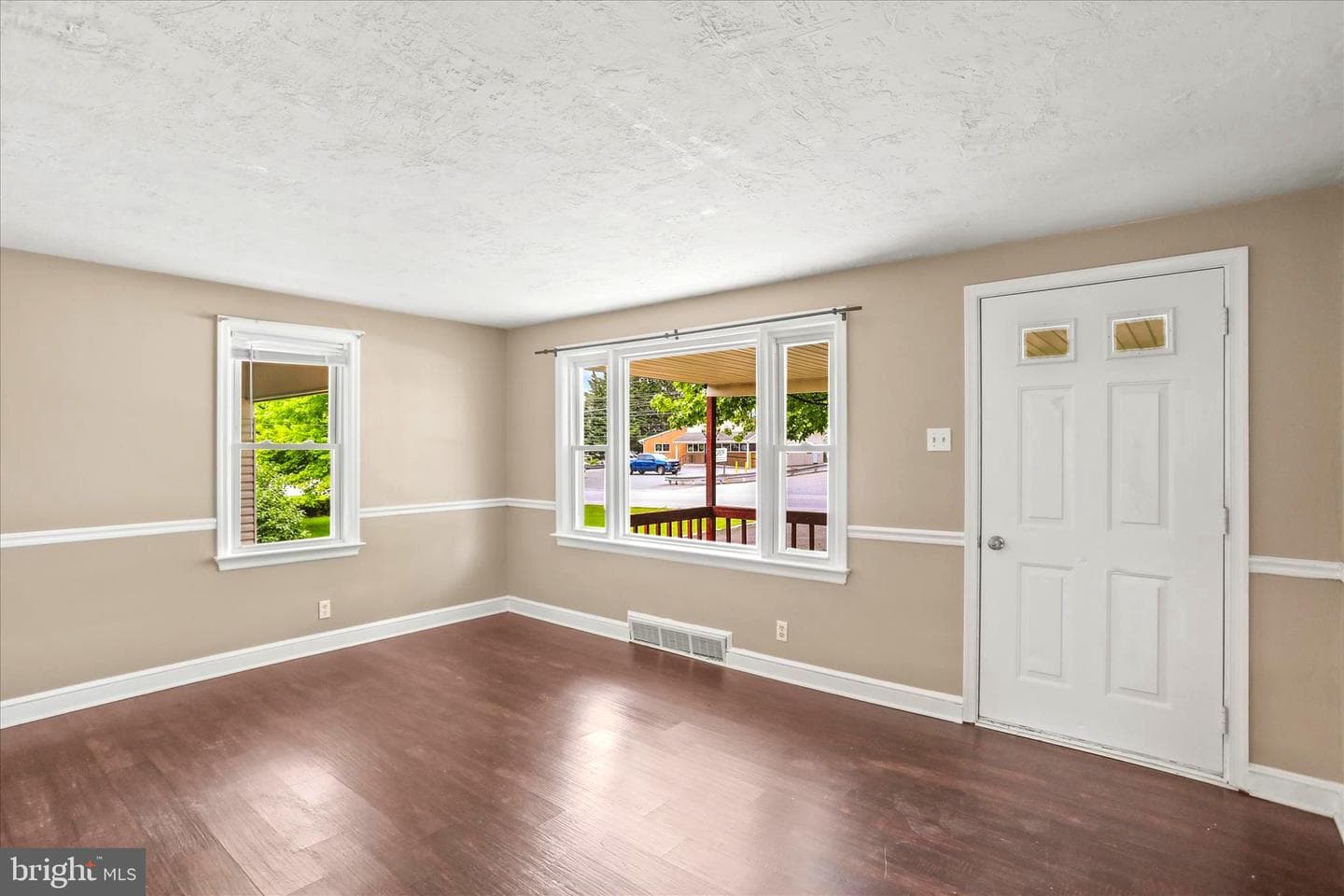 2515 N George Street photo 6