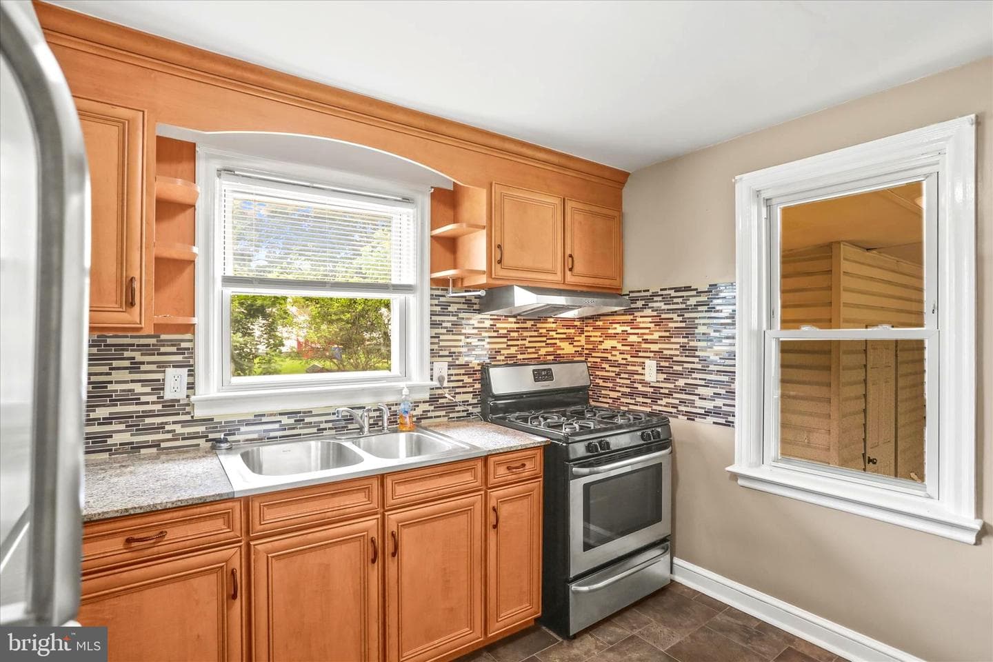 2515 N George Street photo 8
