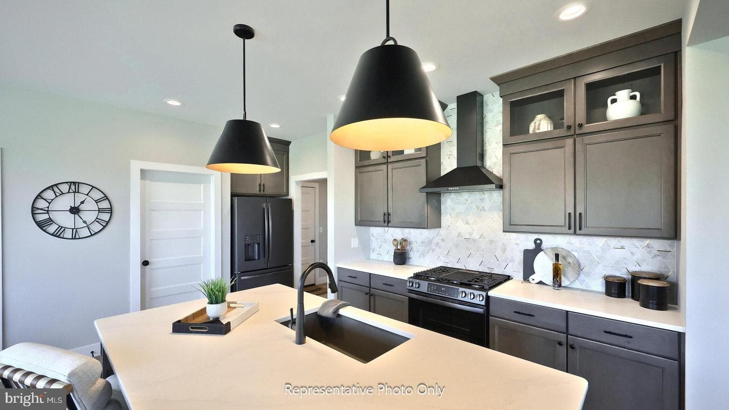 108 Cardinal Court photo 3