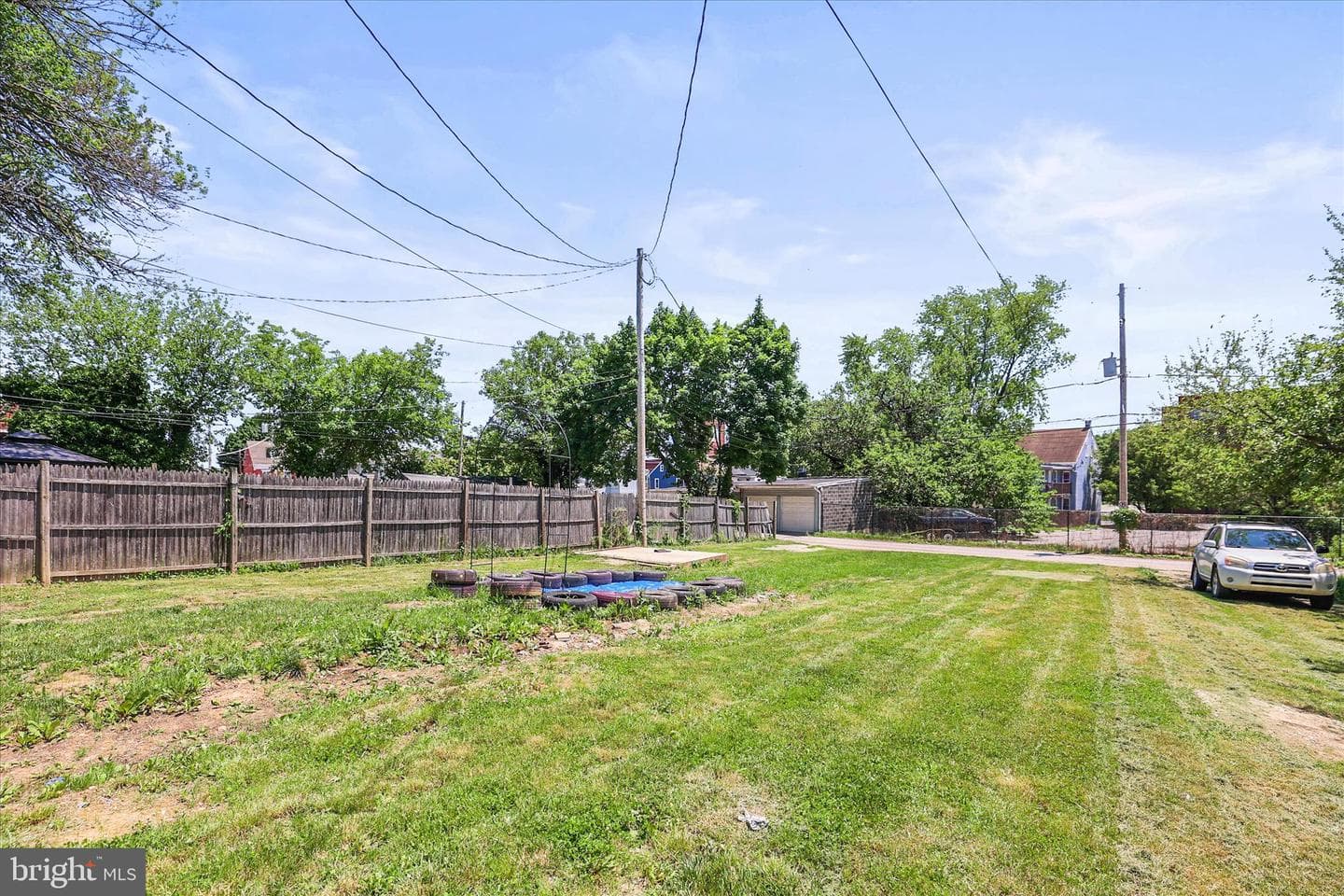 556 Salem Avenue photo 27
