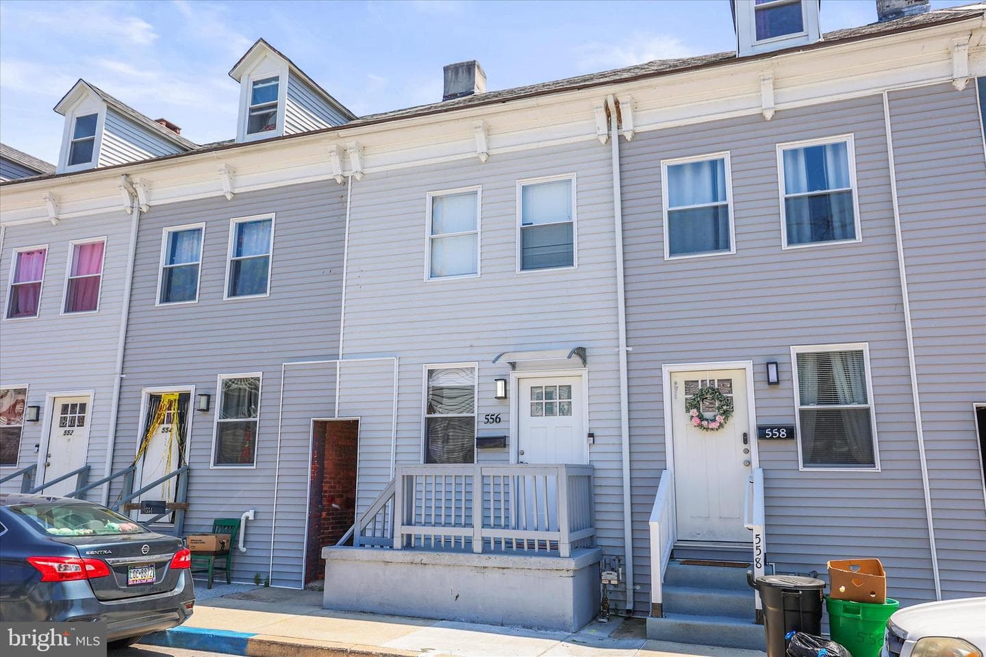 556 Salem Avenue photo 3