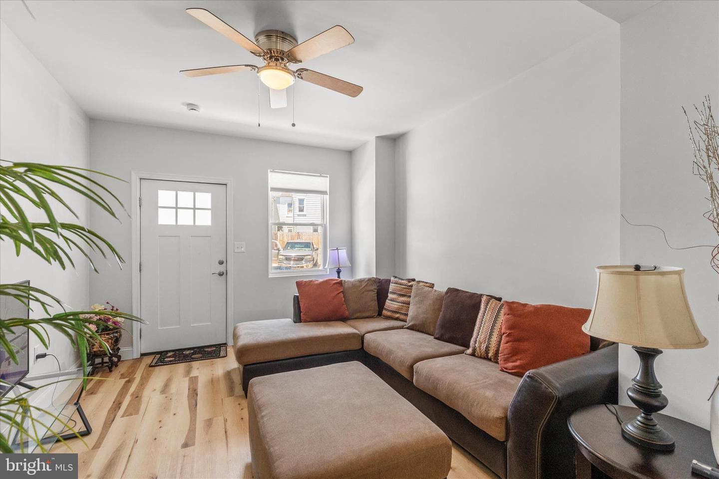 556 Salem Avenue photo 6