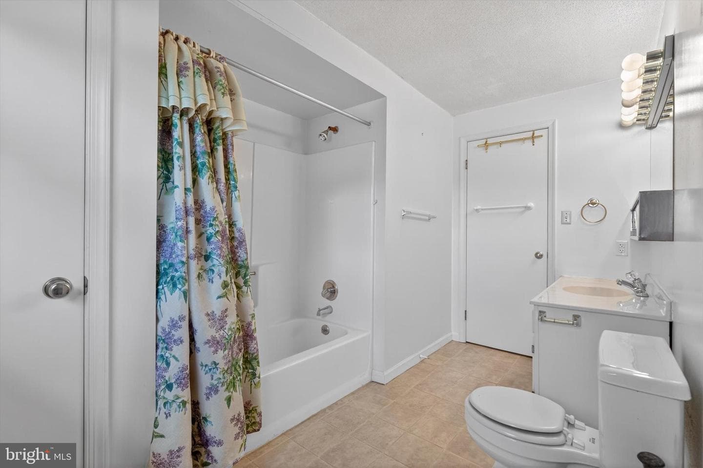 1440 Equestrian Drive photo 10