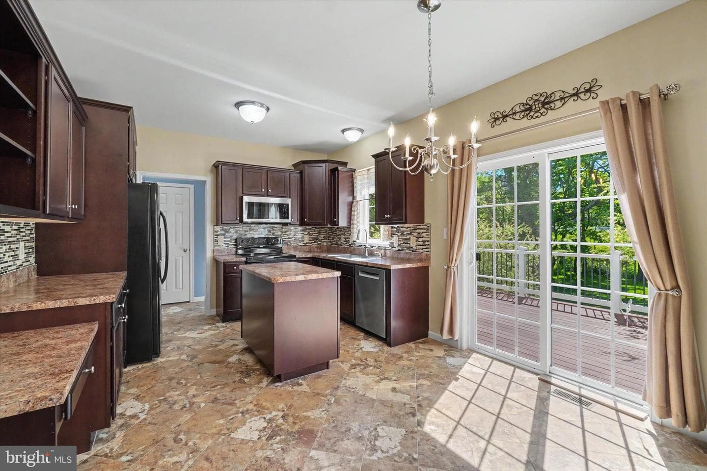 2570 Carriage Lane photo 9