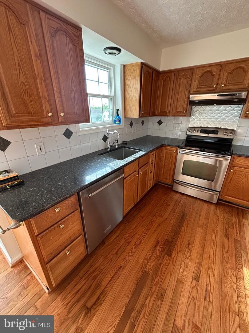90 Lee Street photo 6