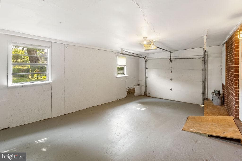 311 E Lancaster Street photo 16
