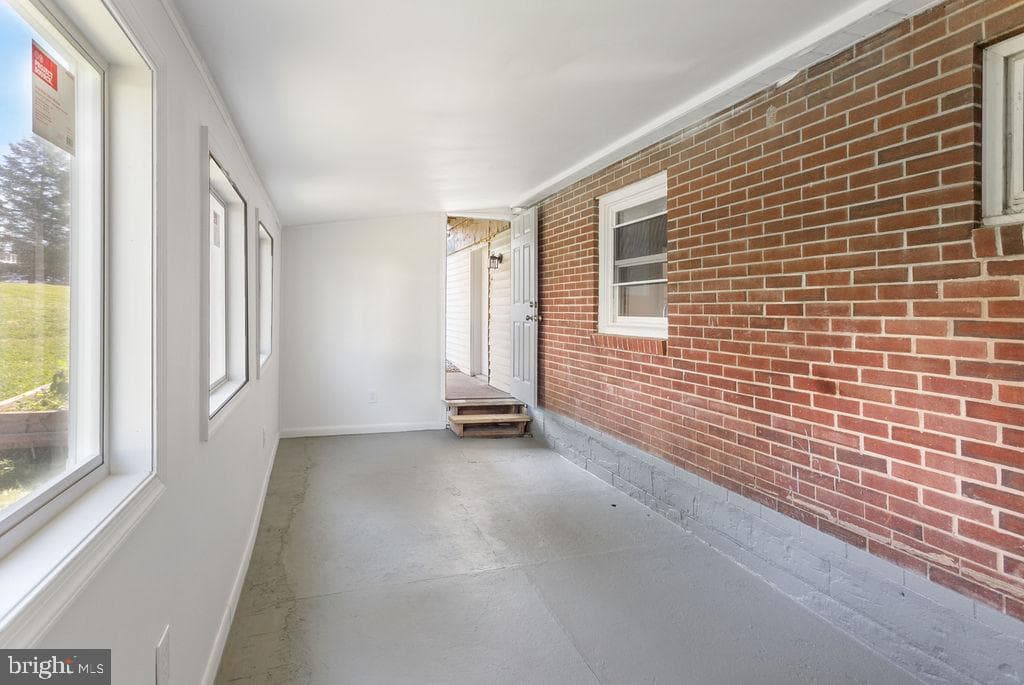 311 E Lancaster Street photo 19