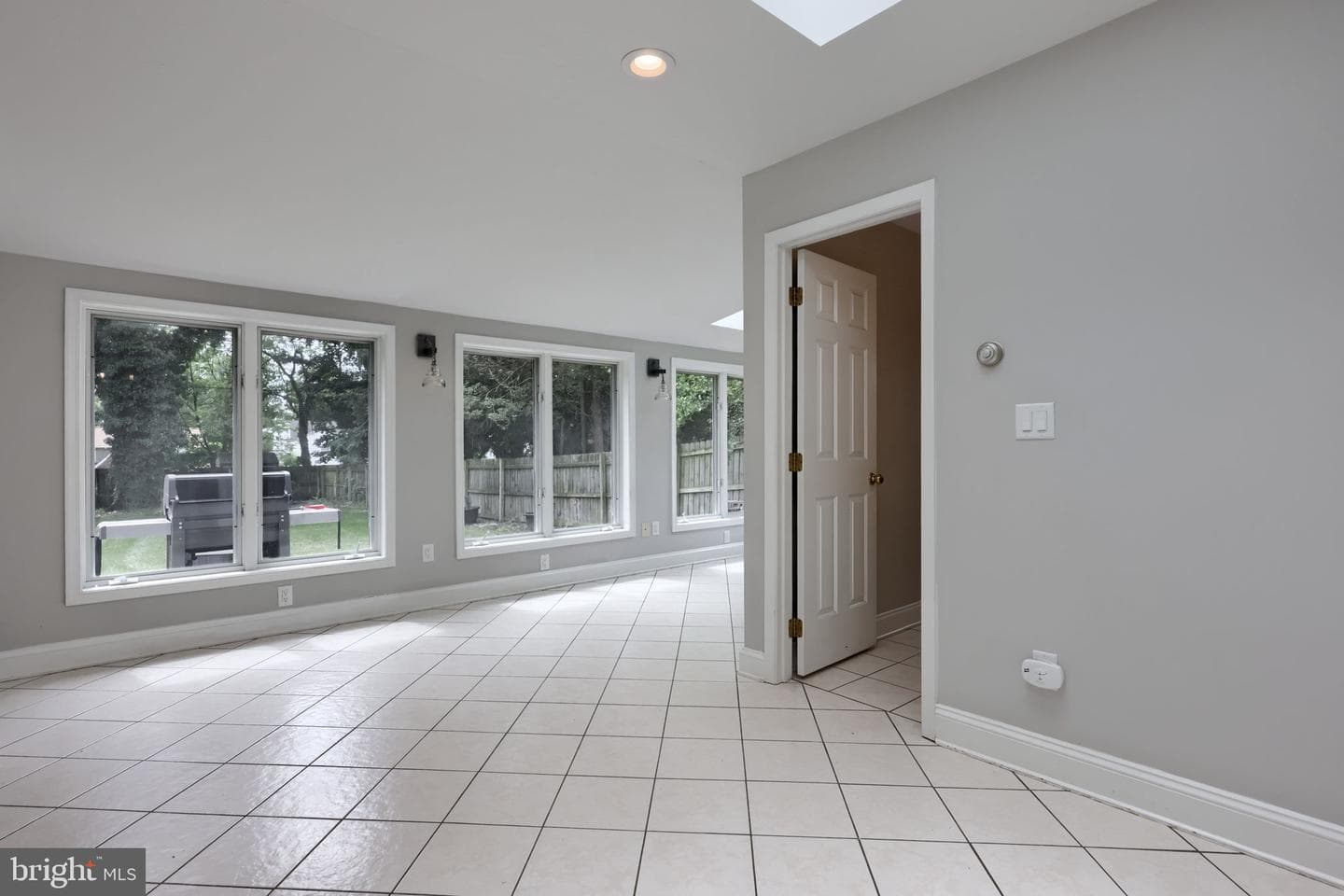 488 Hillcrest Road photo 12