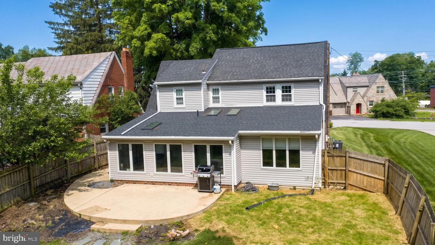 488 Hillcrest Road photo 2