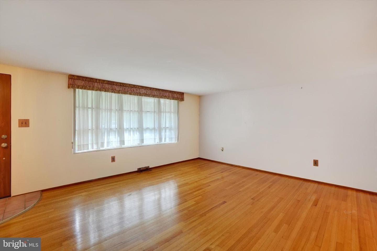 545 Skyview Drive photo 3