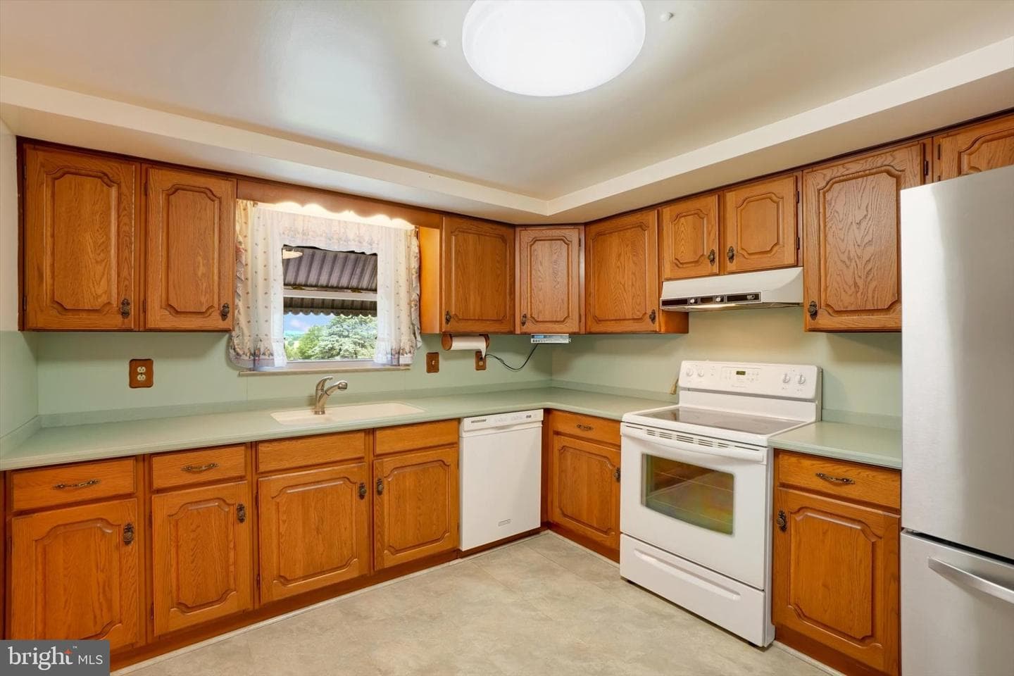 545 Skyview Drive photo 8