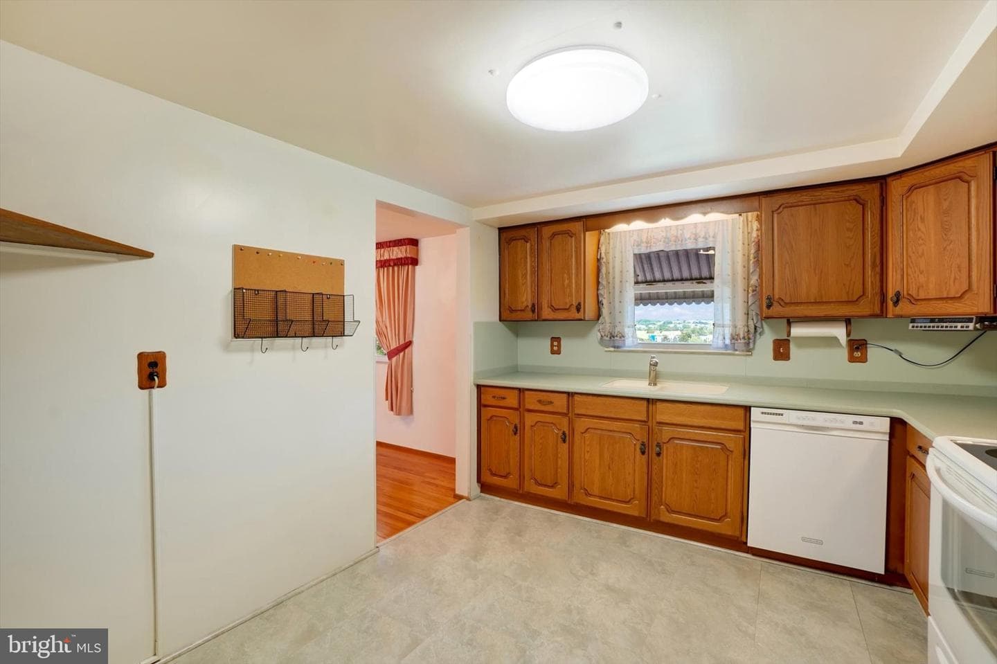 545 Skyview Drive photo 9