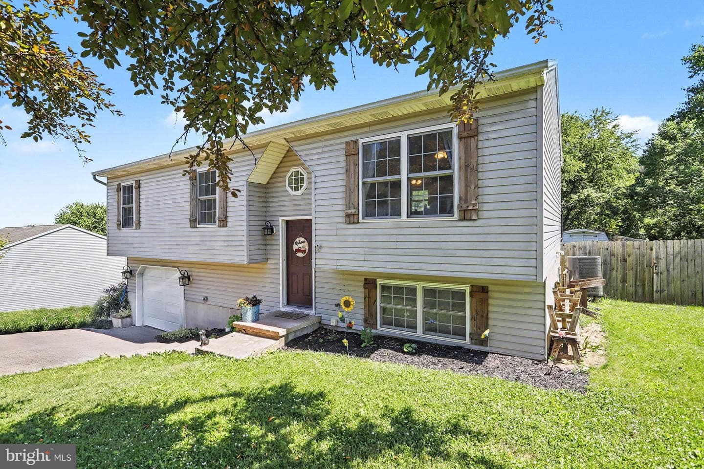 50 Rebecca Drive photo 3