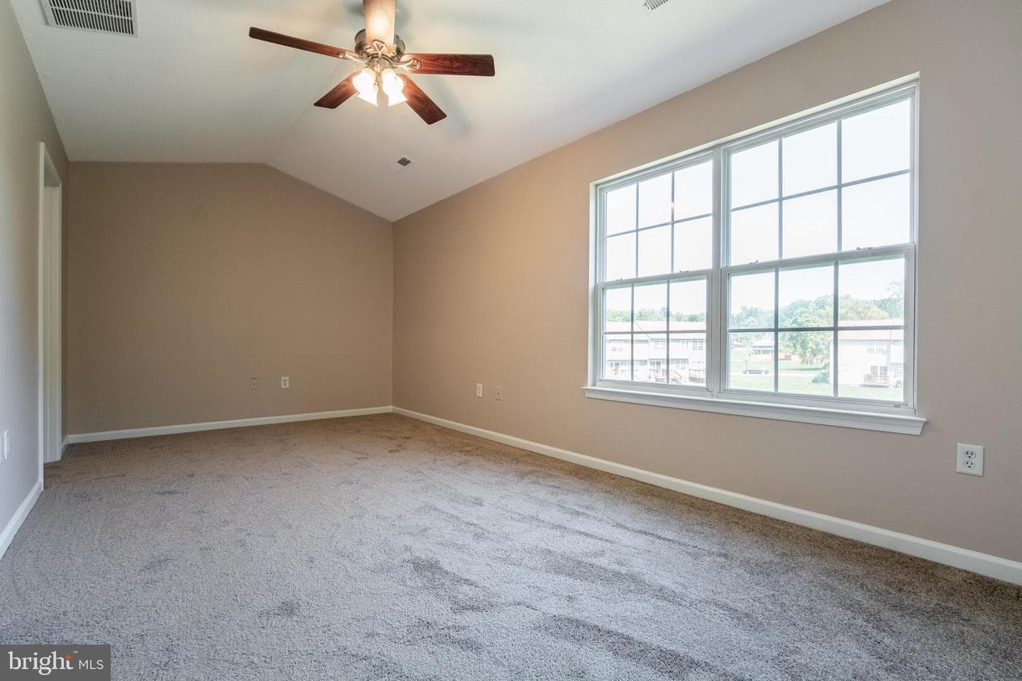 98 E Beaver Street photo 15
