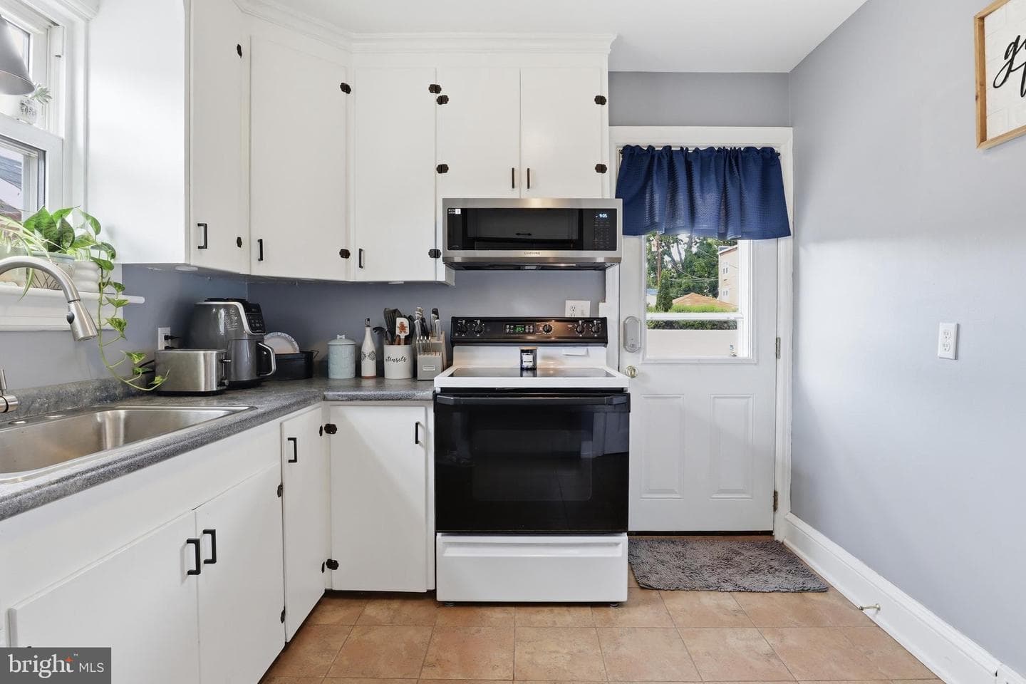 309 W Walnut Street photo 11