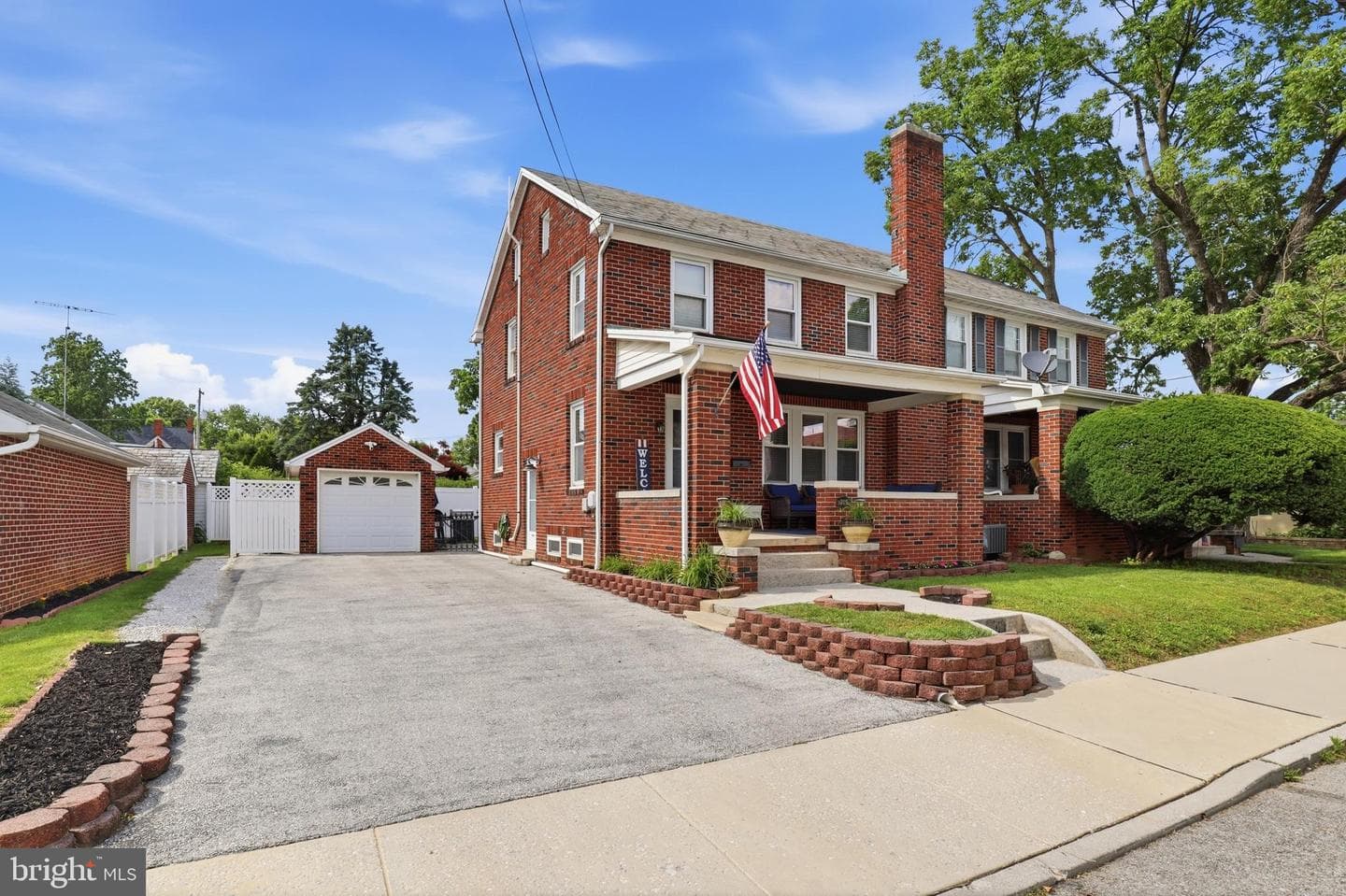 309 W Walnut Street photo 2