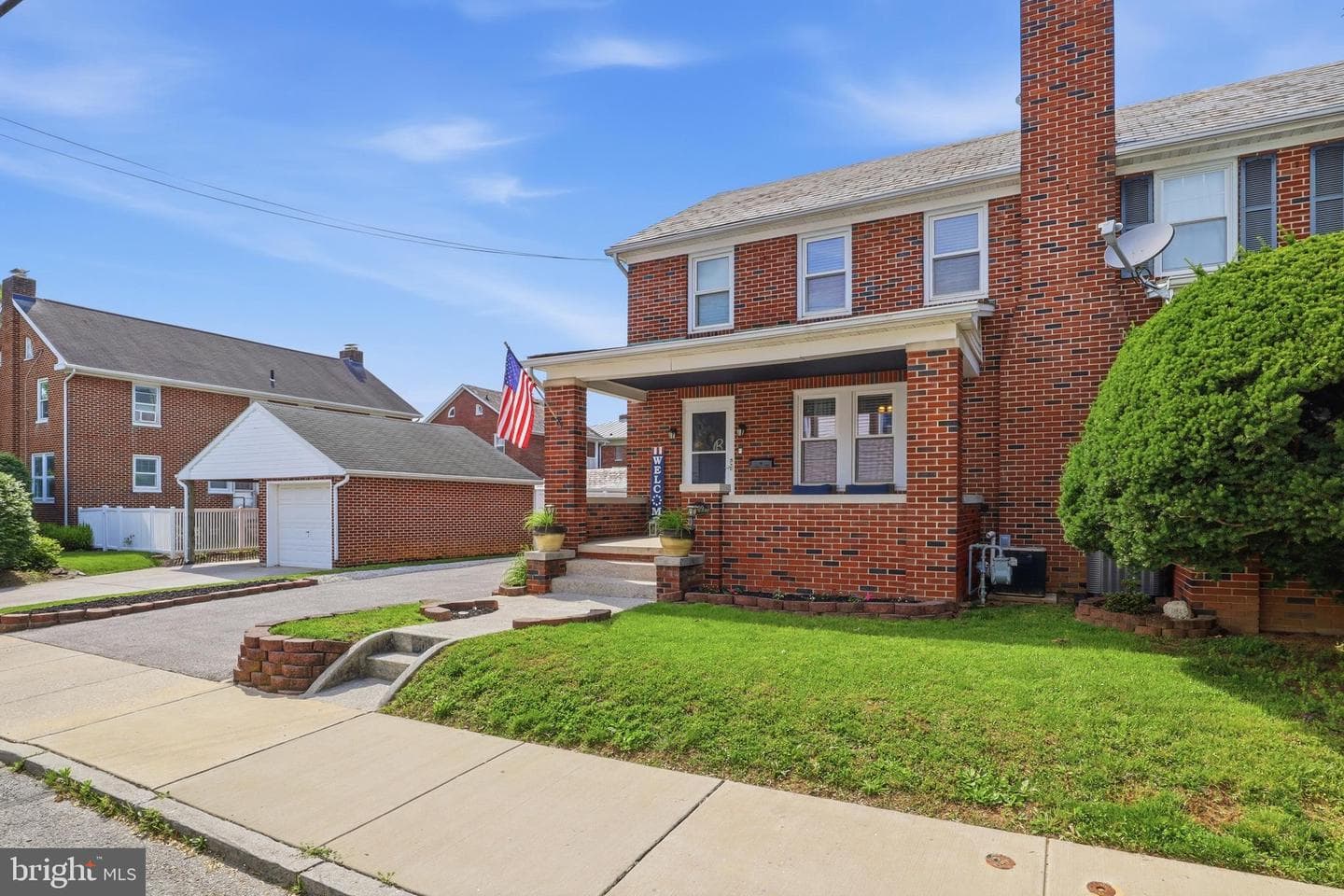 309 W Walnut Street photo 3