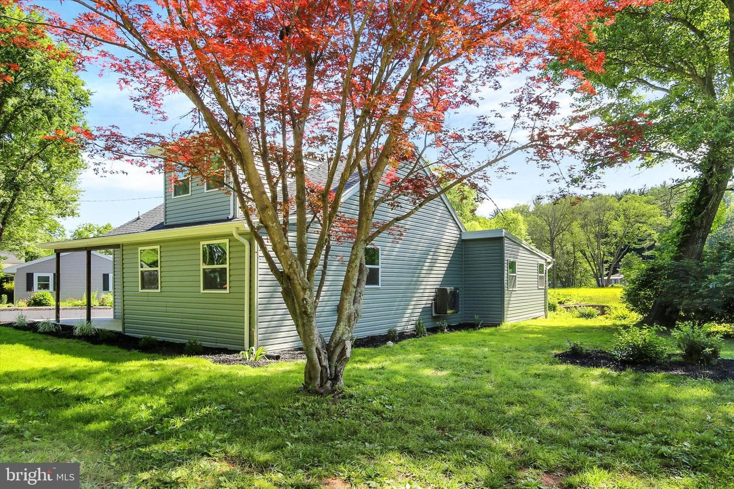 876 Cardinal Lane photo 4