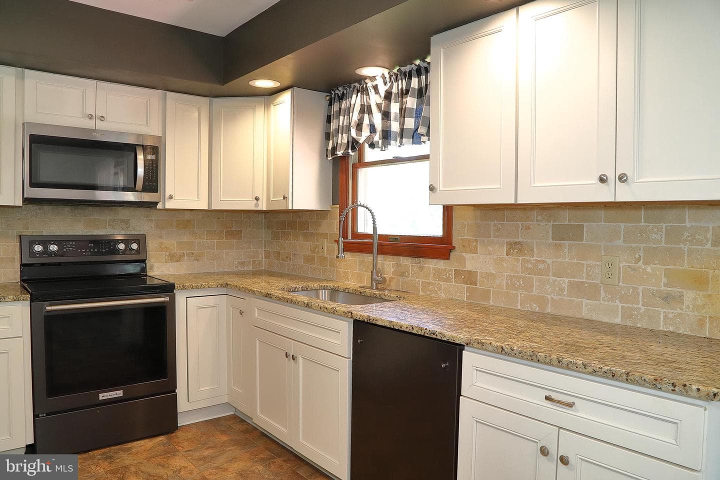 115 Greenwood Road photo 20