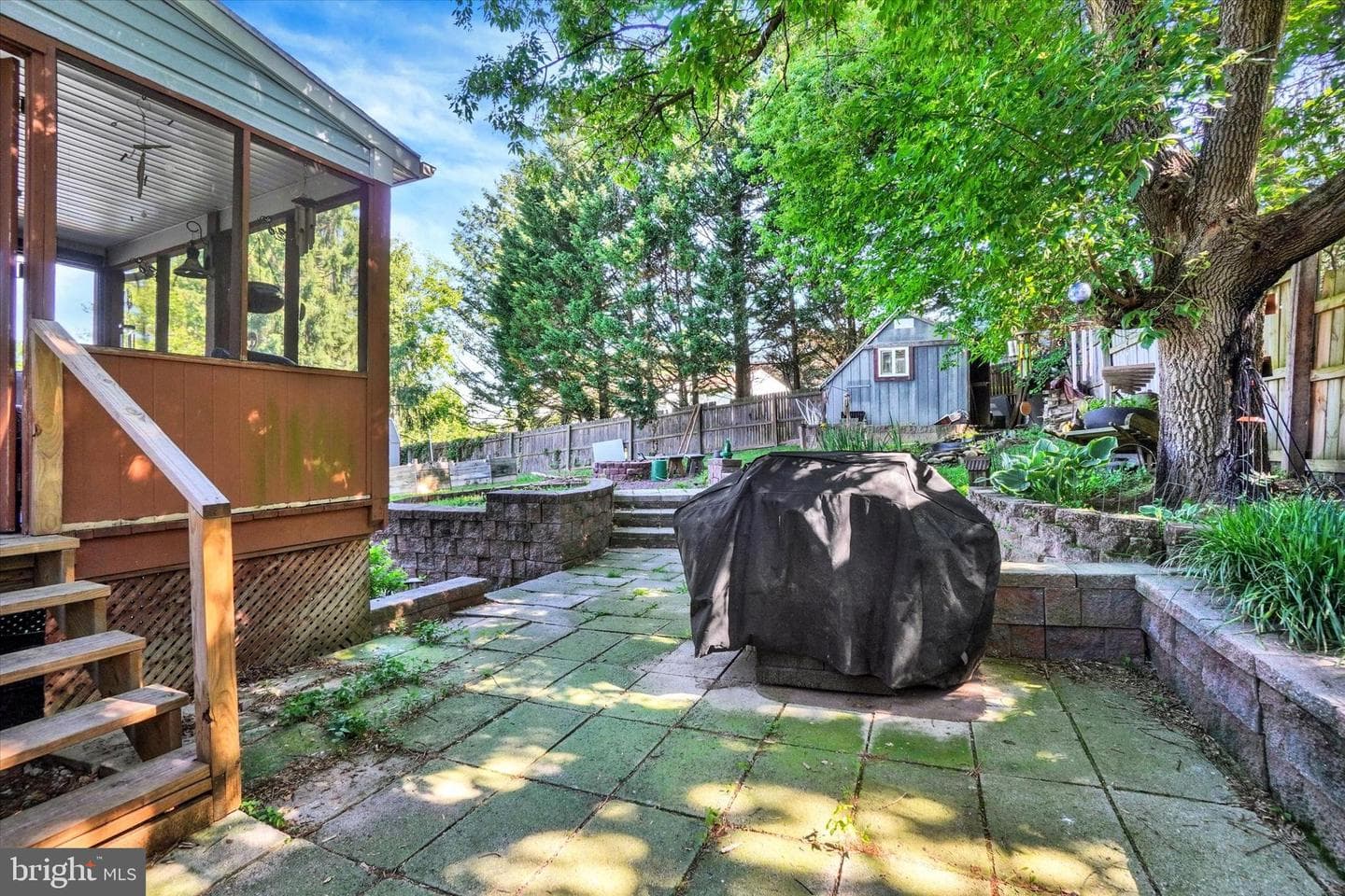 105 Lexington Road photo 24