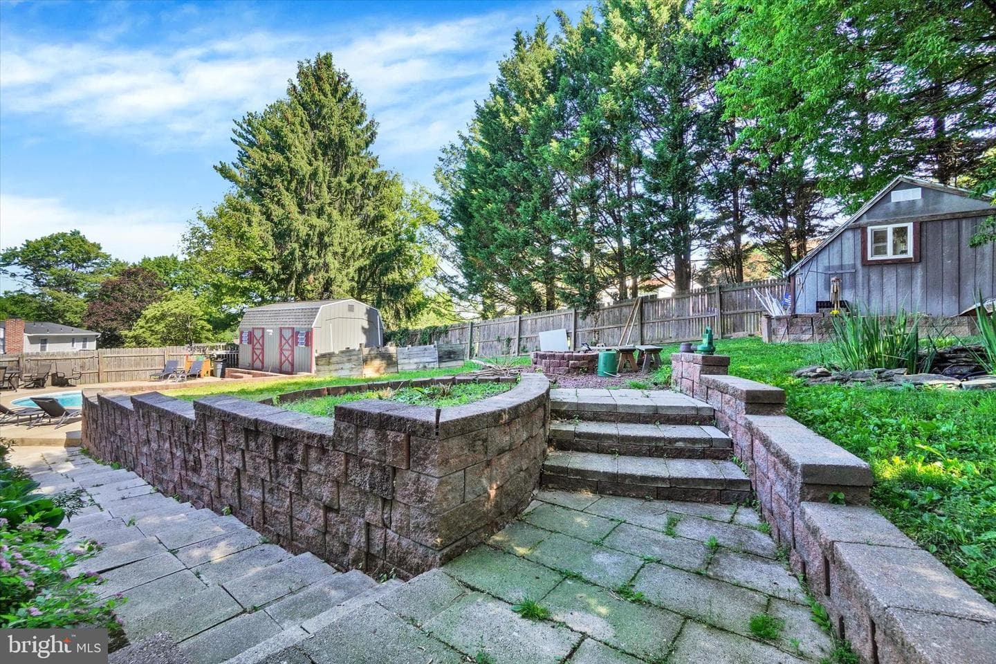 105 Lexington Road photo 26