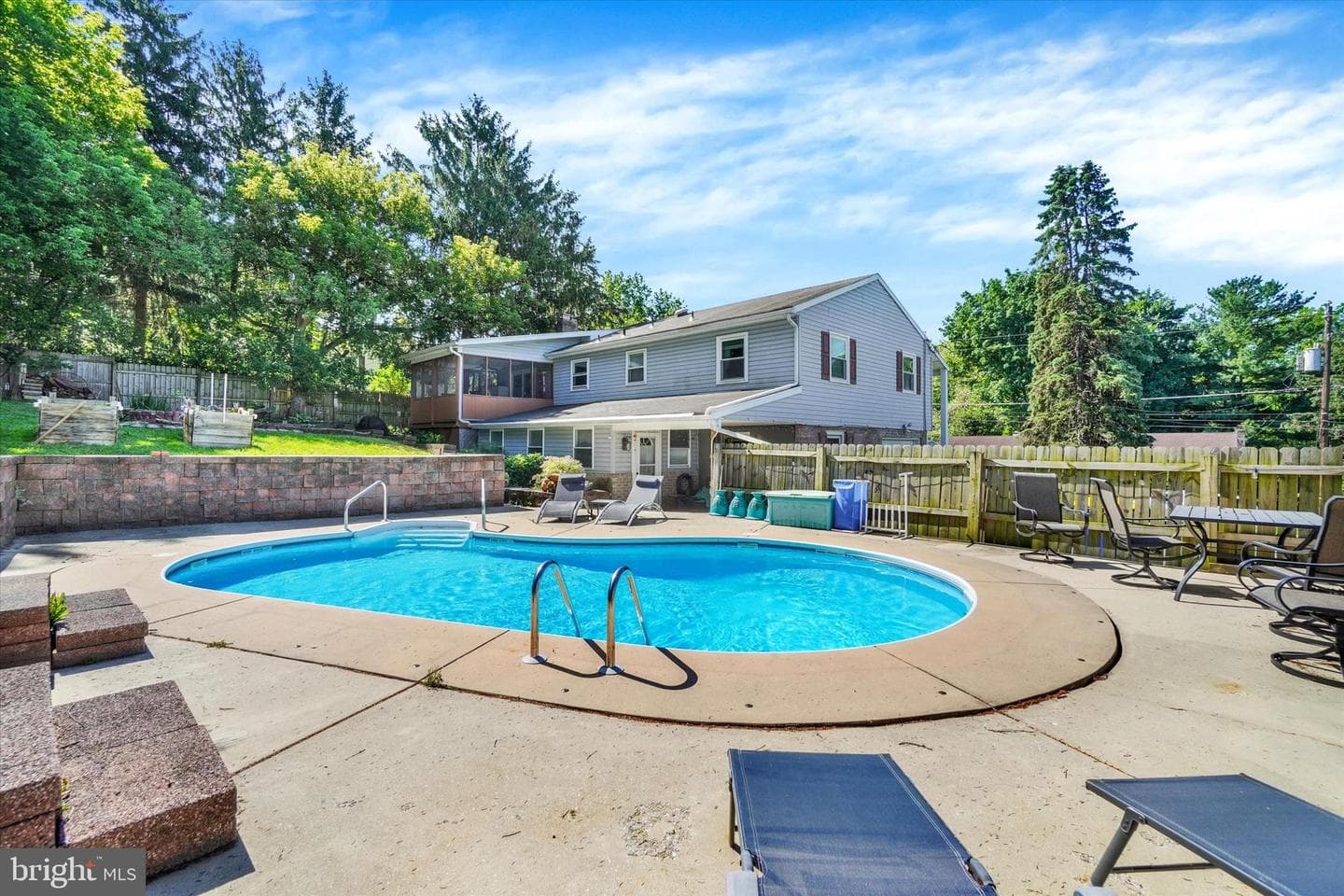 105 Lexington Road photo 28