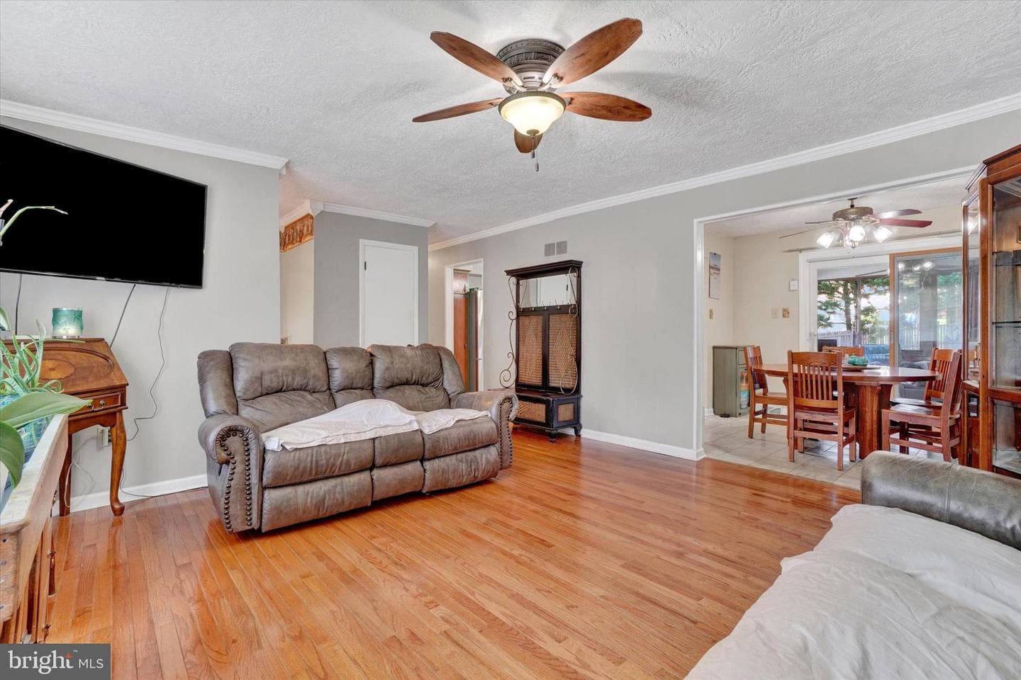 105 Lexington Road photo 7