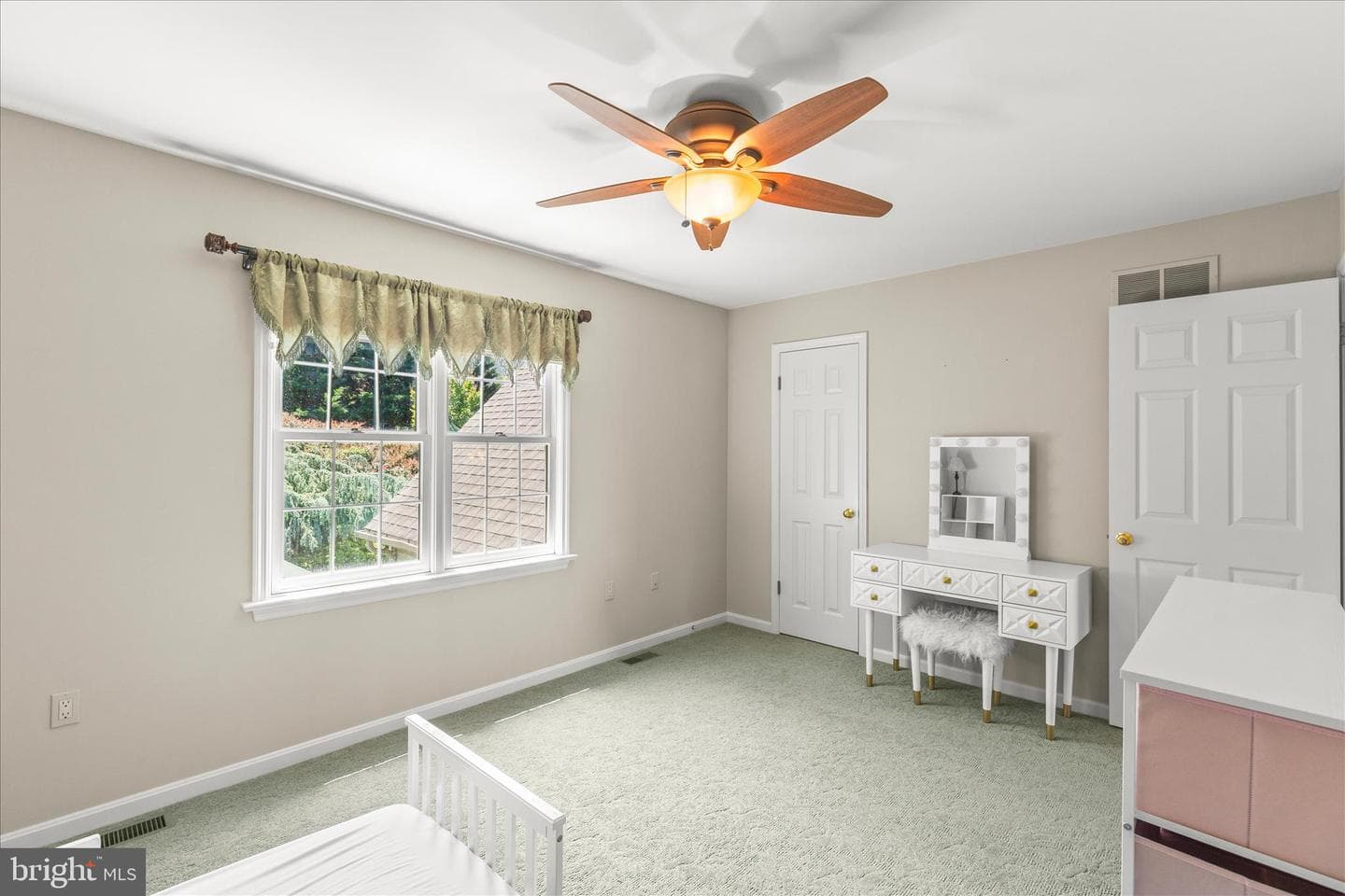 660 Woodside Road photo 40