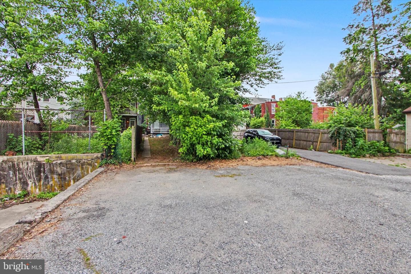 511 W Philadelphia St photo 22