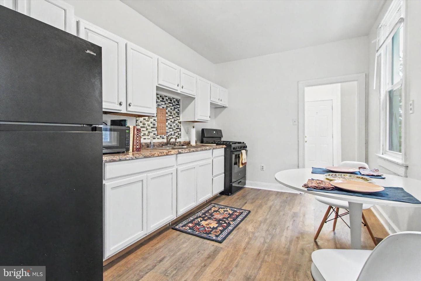 511 W Philadelphia St photo 7