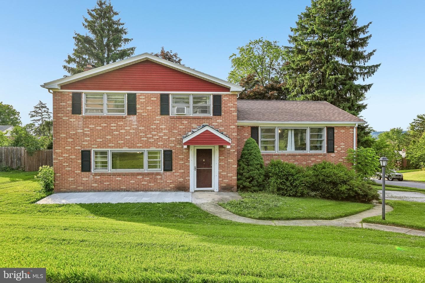 2595 Eastwood Drive, York