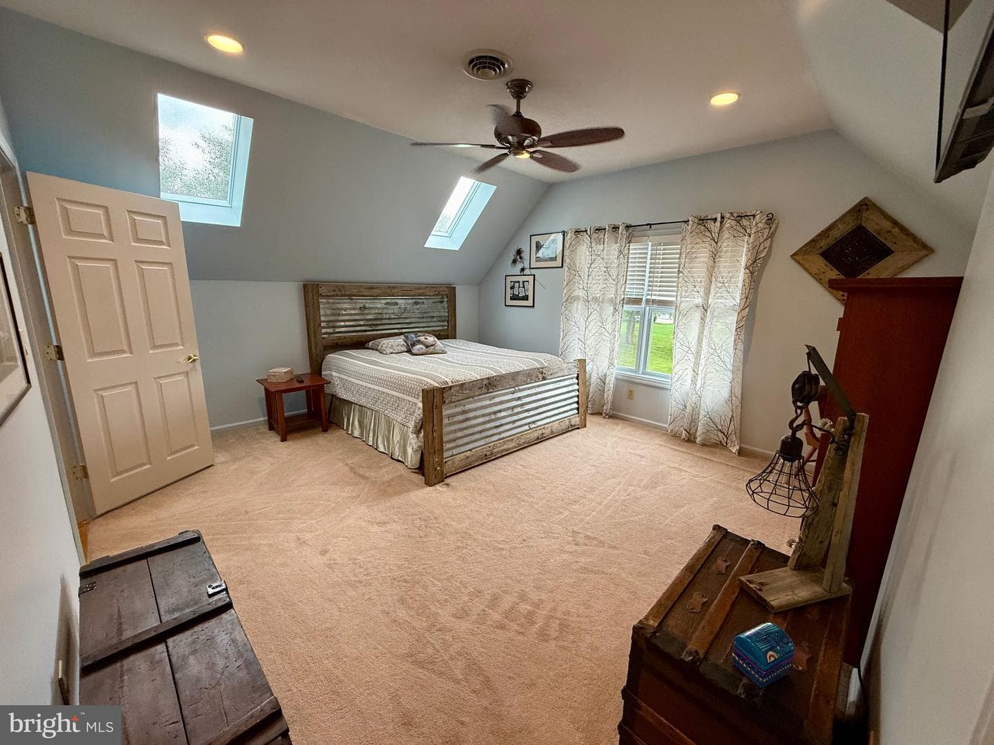 744 Wise Avenue photo 11