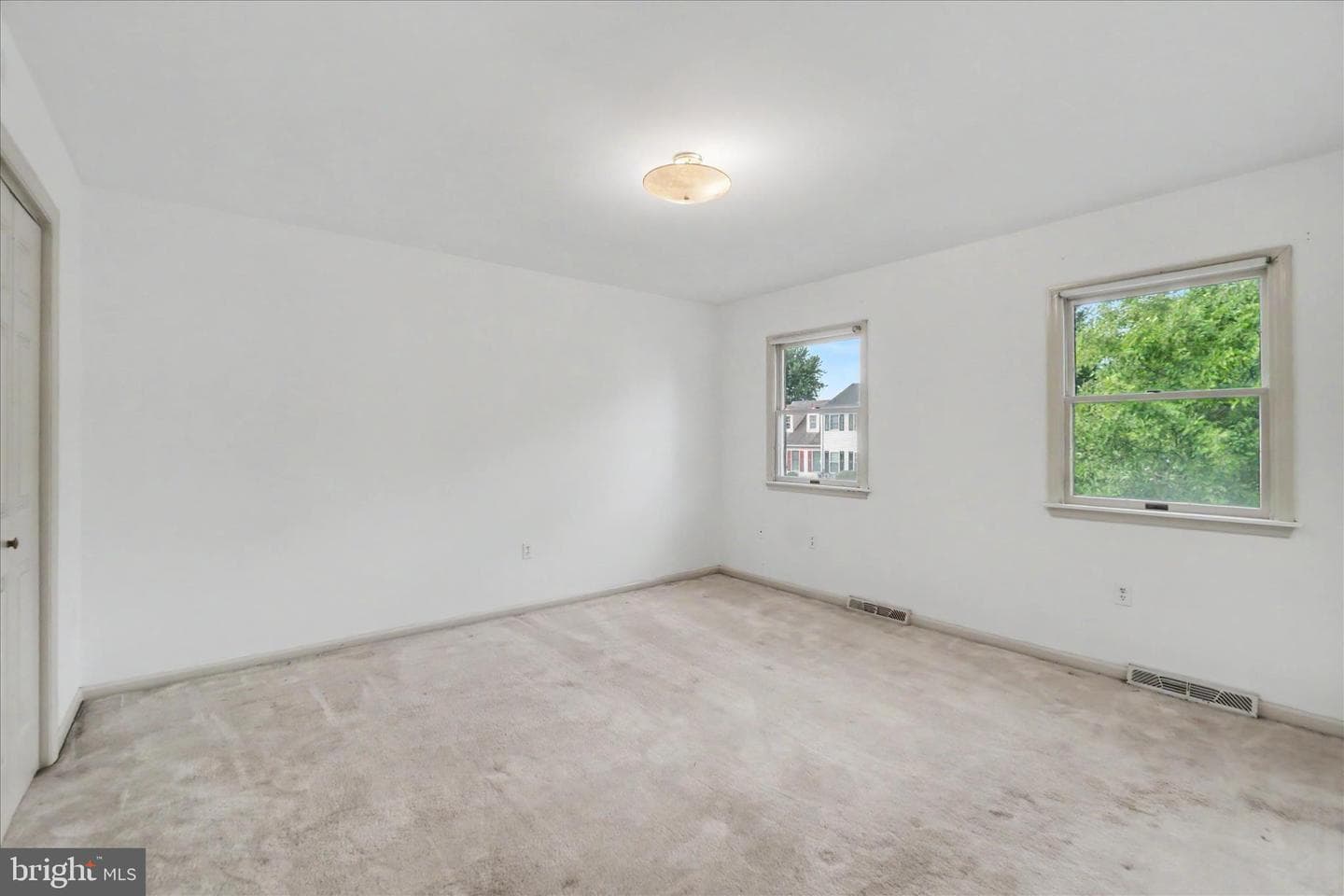 37 Steeple Avenue photo 18