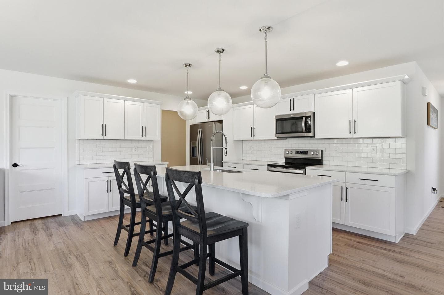 525 Dietz Road photo 6